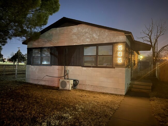 Building Photo - 505 E 37th St