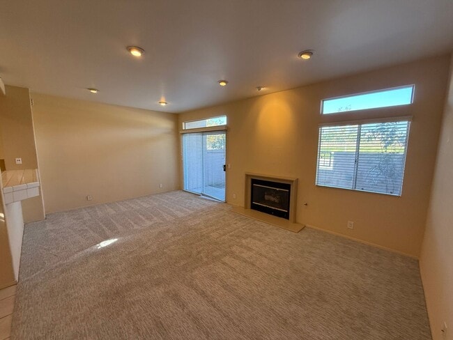 Photo - Beautiful 2 Bed, 2.5 Bath Townhome in Desi...