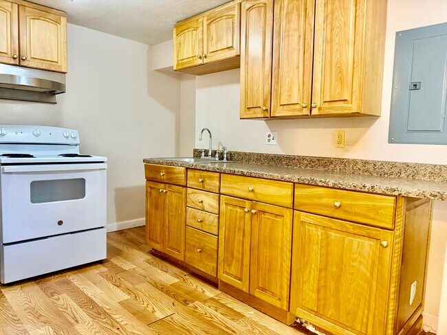 Photo - 770 Cummins Hwy Unit 4