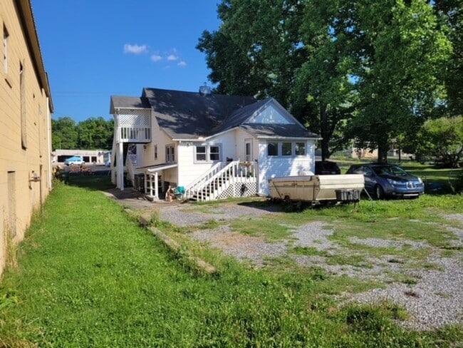 Photo - Maryville 37804 - Updated 1 bedroom, 1 bat...