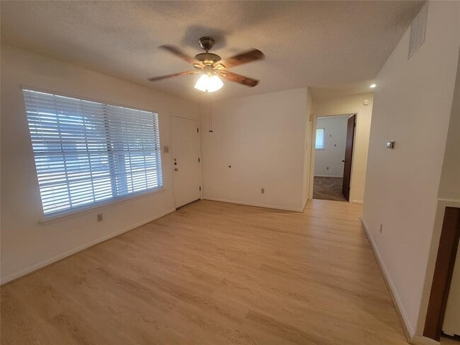 5804 Nassau Dr