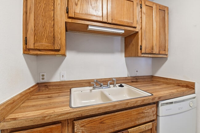 Photo - 5041 Garrison St