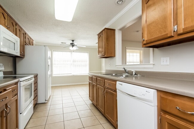 Photo - 1851 Timber Way N