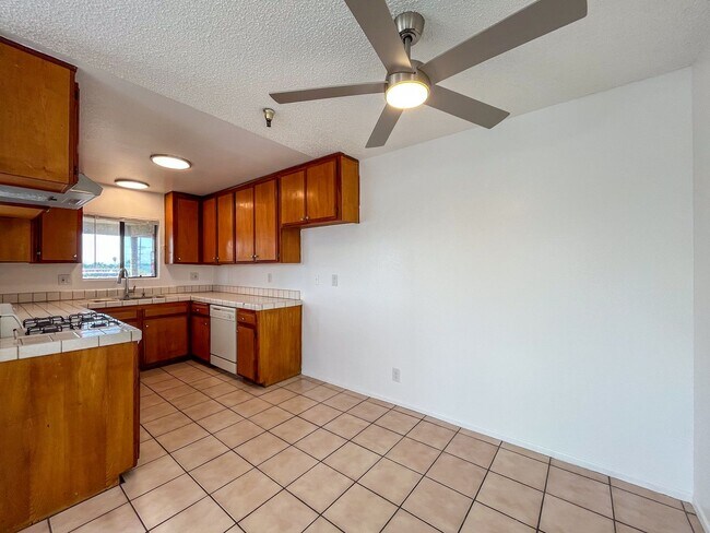11943 Grevillea Ave