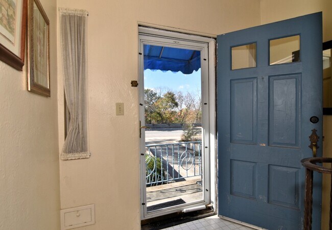 Photo - 2025 Riverside Dr