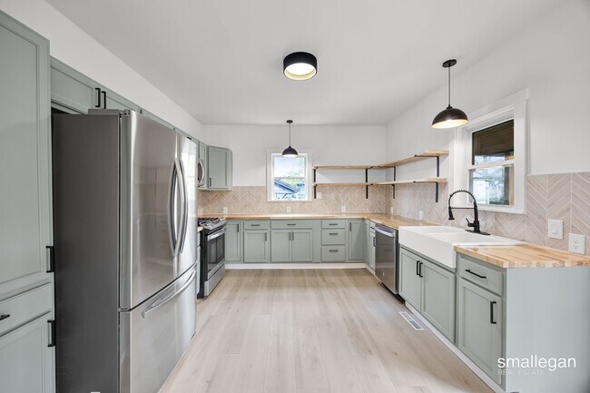 Photo - 1322 Hurd St SE