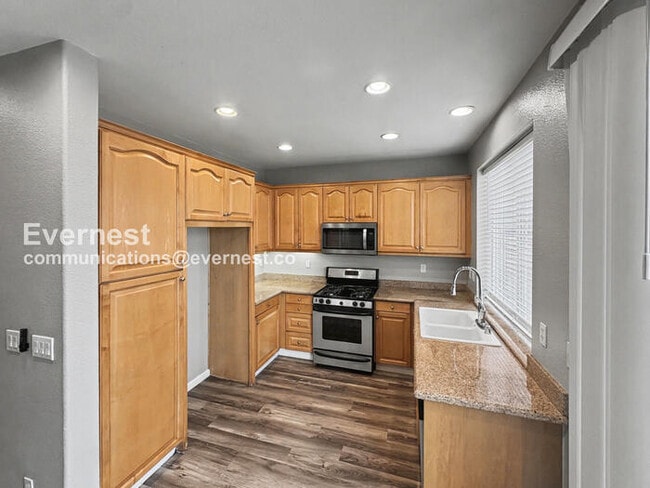 Photo - 1090 Azalea Ln