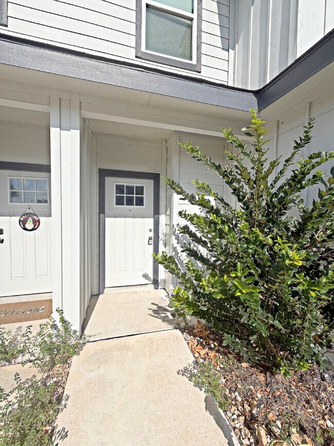 Photo - 258 Marigold Pl