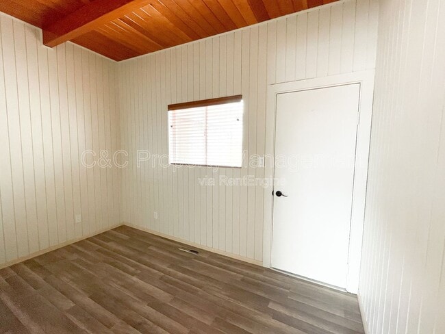 Photo - 1812 Luzern St