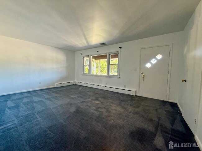 Photo - 452 Cranbury Rd