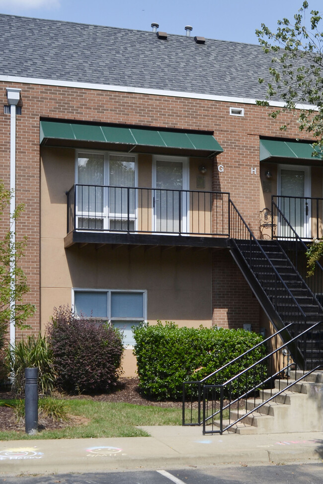 Front Entry Balcony. Parking at foot of stairs. - 452 S Main St Condominio Unidad G