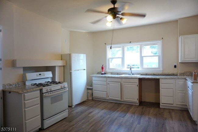 Building Photo - 115 Park Ave Unit 1 Rental