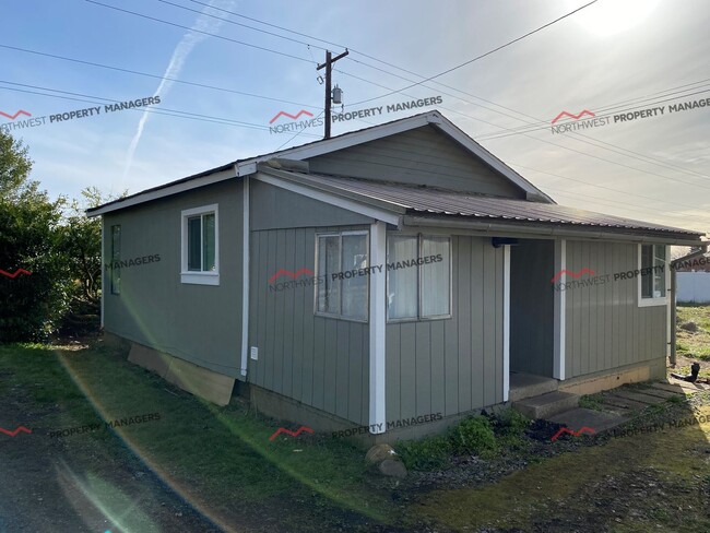 Building Photo - STATUS: AVAILABLE | R258C | $1495.00 a month + $100.00 flat rate utility surcharge for (W/S)