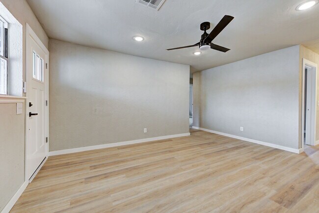 Photo - 320 NW 86th St