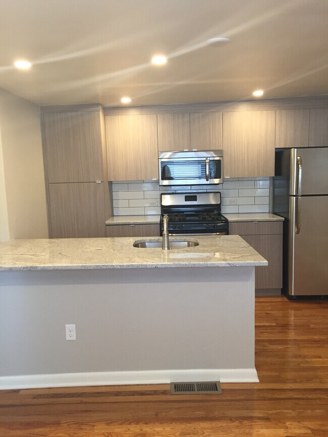 Photo - High and Warren