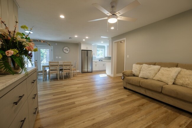 Photo - 1501 Sharon Rd