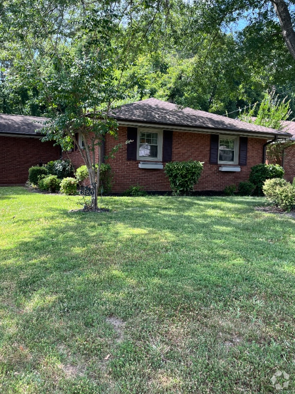 Building Photo - 320 Hampton Dr Rental