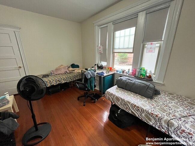 Photo - 1583 Beacon St