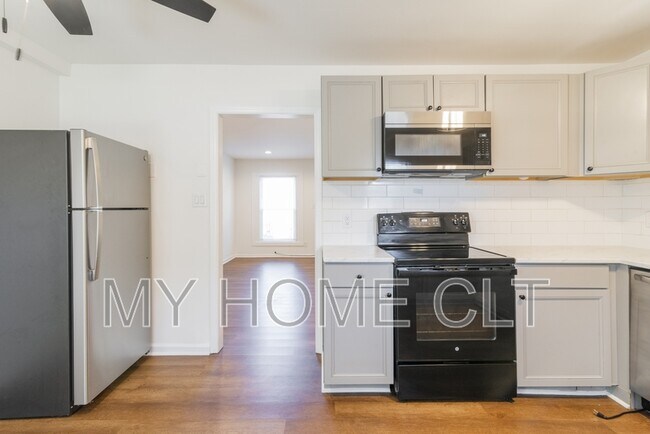 Photo - 929 Cantwell St