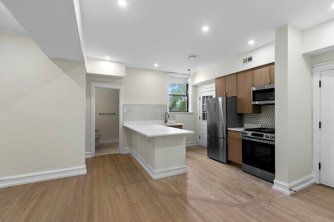Building Photo - 4636 N Hamilton Ave Unit 38-1 Rental