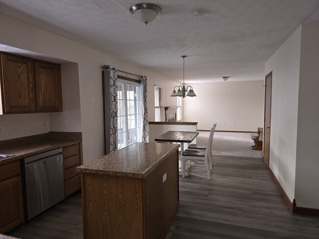 Photo - 905 Glyn Morgan Ct