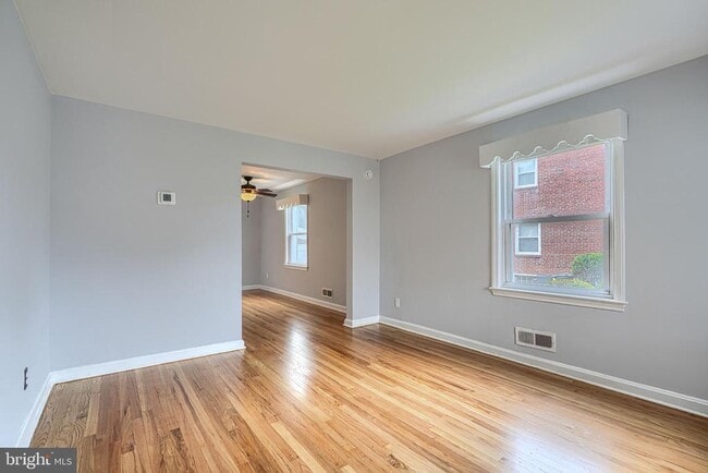 Photo - 7114 Greenwood Ave