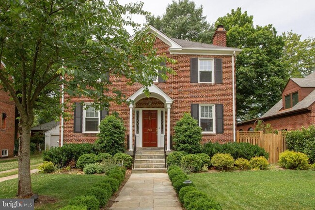 Photo - 204 S Ivy St House