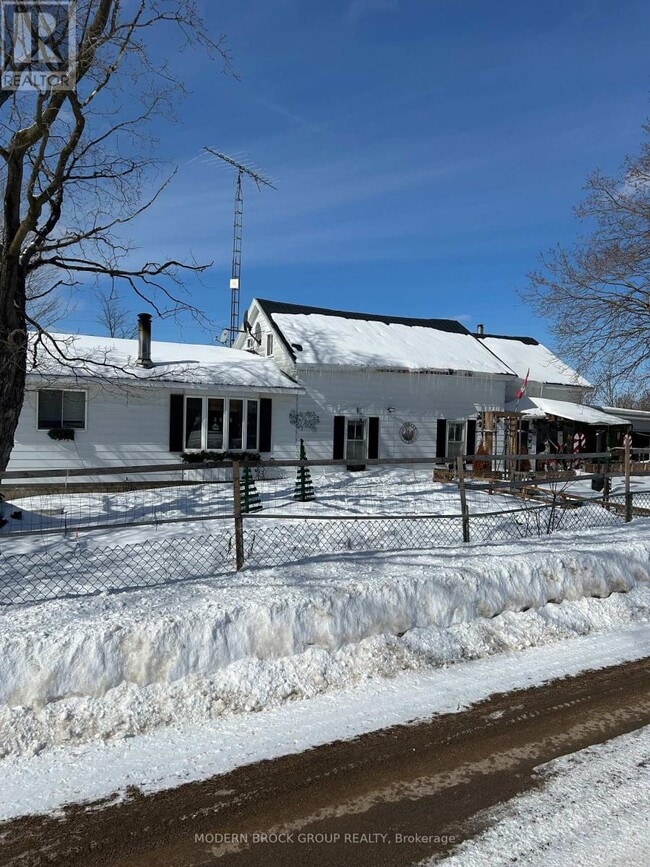 Photo - 320 Leacock Rd