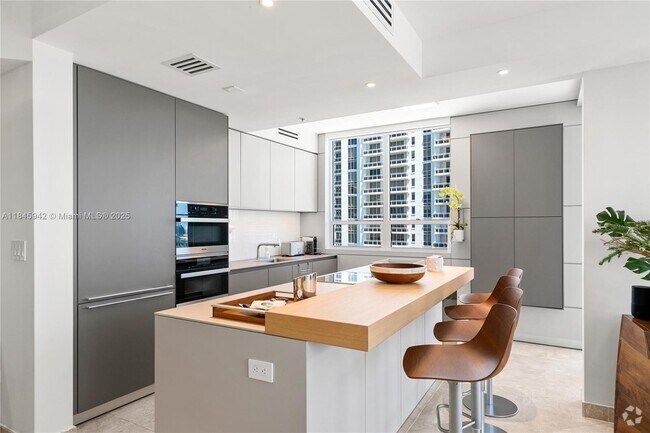 Building Photo - 801 Brickell Key Blvd Unit 1512 Rental