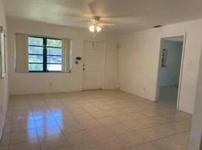 Photo - 5600 Hope St