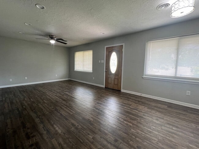Photo - 6407 NW Euclid Ave