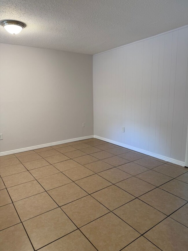 Location, location, location! 876 SF Unit-... - Location, location, location! 876 SF Unit-... Casa