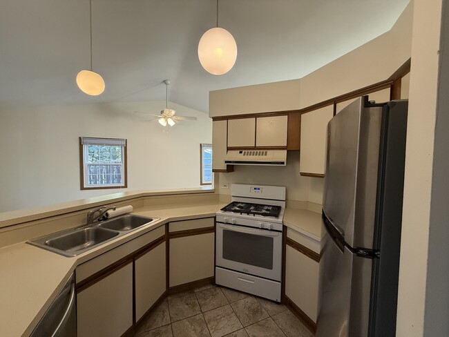 Photo - 1335 Fountain Green Dr