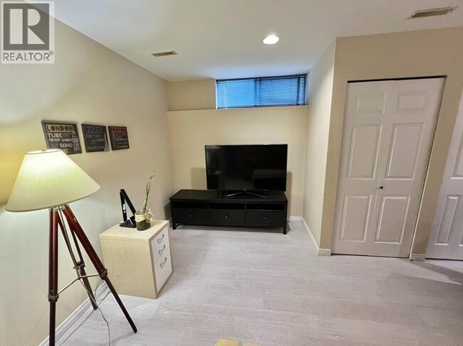 Photo - 4864 WATLING St