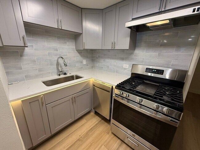 Building Photo - 1364 Lafayette St Unit 2