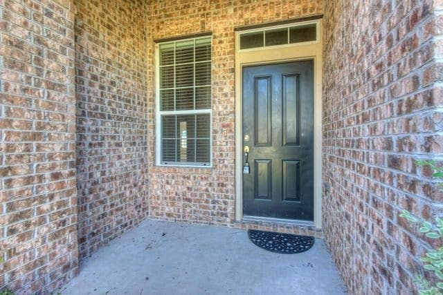 225 Lexington Dr