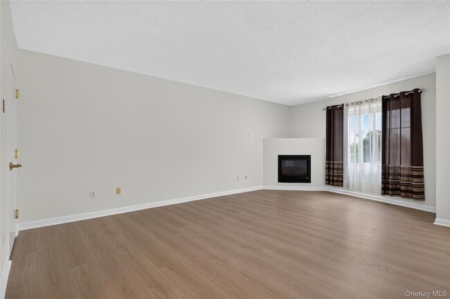 Photo - 242 Maple Ave Unidad 504