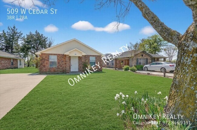 Building Photo - 509 W Cedar St