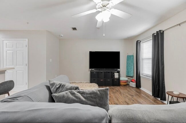 Photo - 17 Shell Ave SE Unit C1