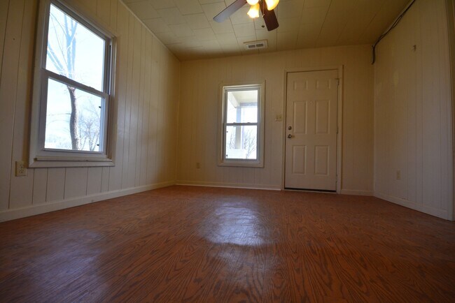 Photo - Adorable 2 bedroom 1 bath house!!