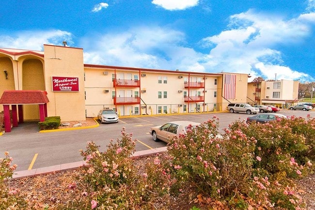 Northwest Airport Inn - Northwest Airport Inn Apartments