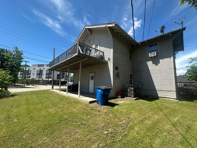 431 E 8th St Unit C