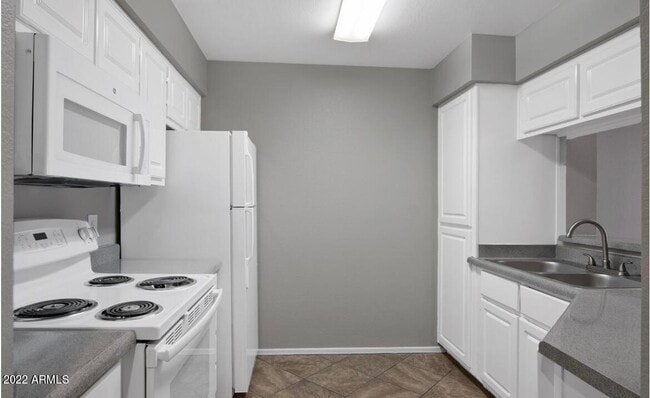 Photo - 2025 E Campbell Ave Unit Apt 310