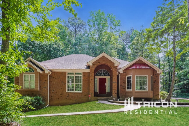 Building Photo - 190 Longwood Dr