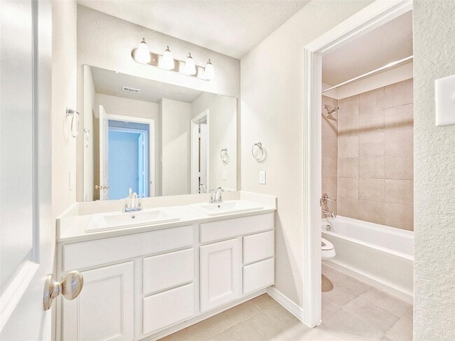 Photo - 8002 Scanlan Trce