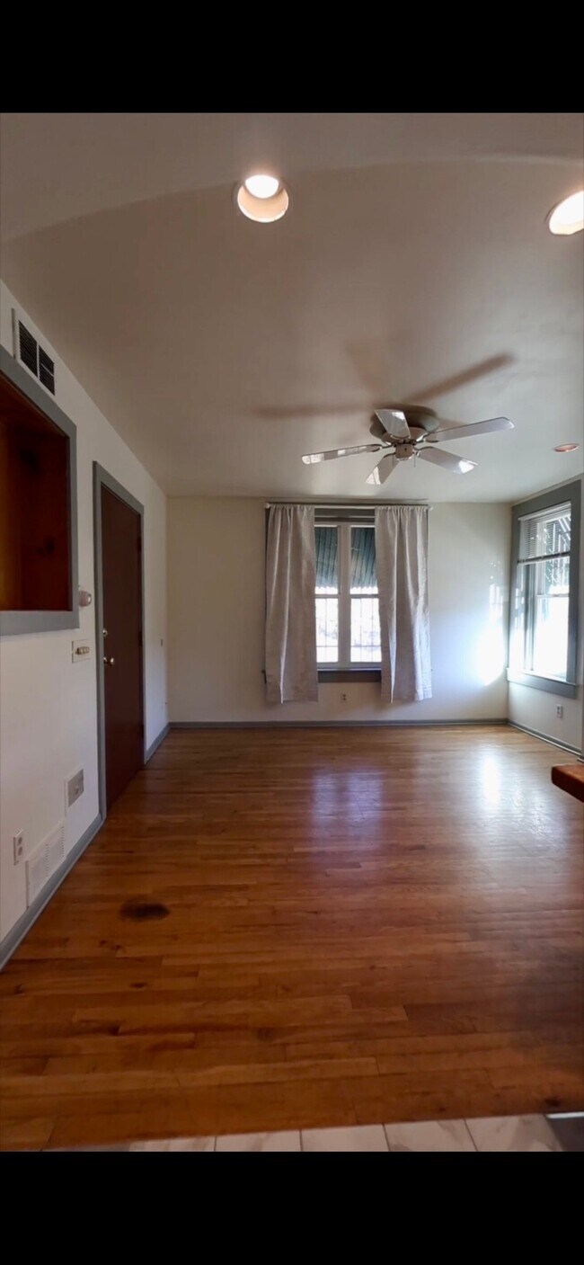 Photo - 603 N Washington St Unit B