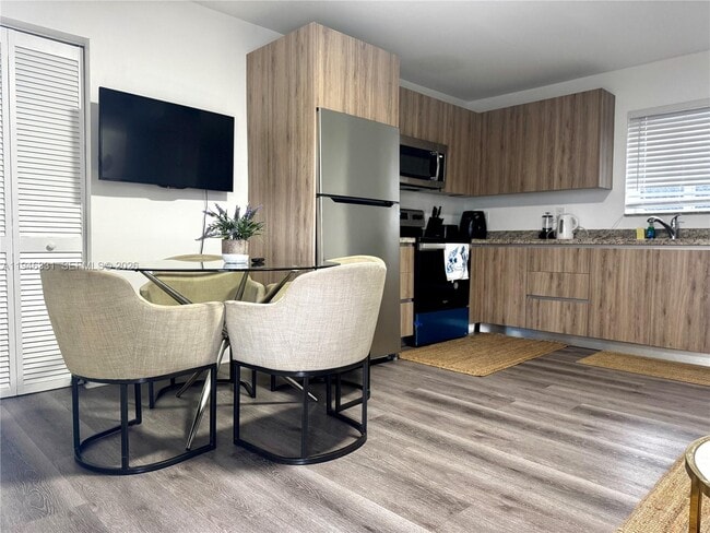 Photo - 1684 SW 10th St Unit 5