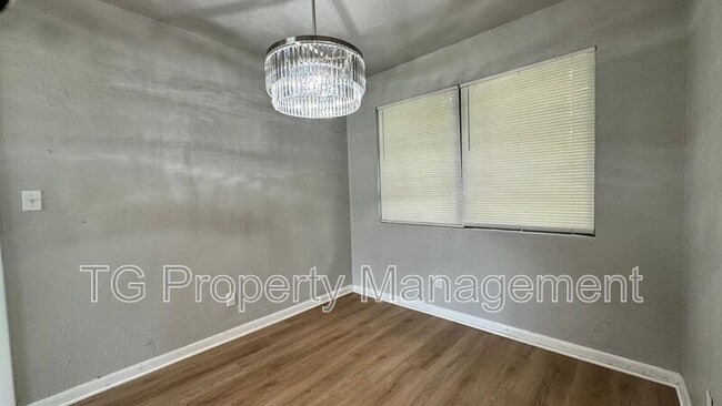 Photo - 804 La Marche Dr