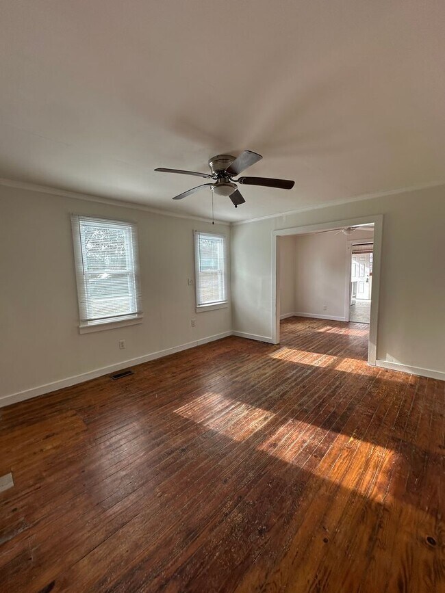 Photo - In town - 3 Bedroom, 1 bathroom house move-in ready