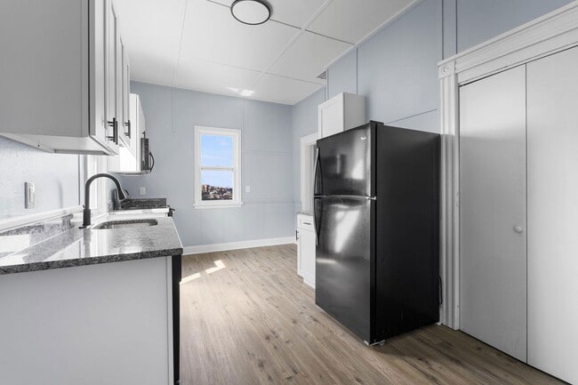 Photo - 2721 Cobden St